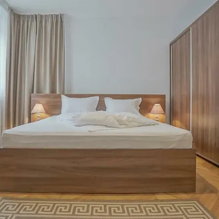 Cn2i Luxury Accommodation/simion Barnutiu Apartment